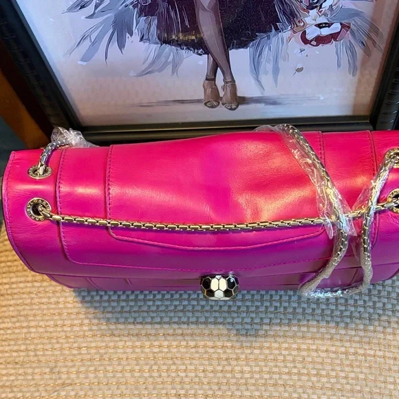 Bulgari Fuchsia Leather Shoulder Bag with Serpenti Head clasp - Picture 3 of 10